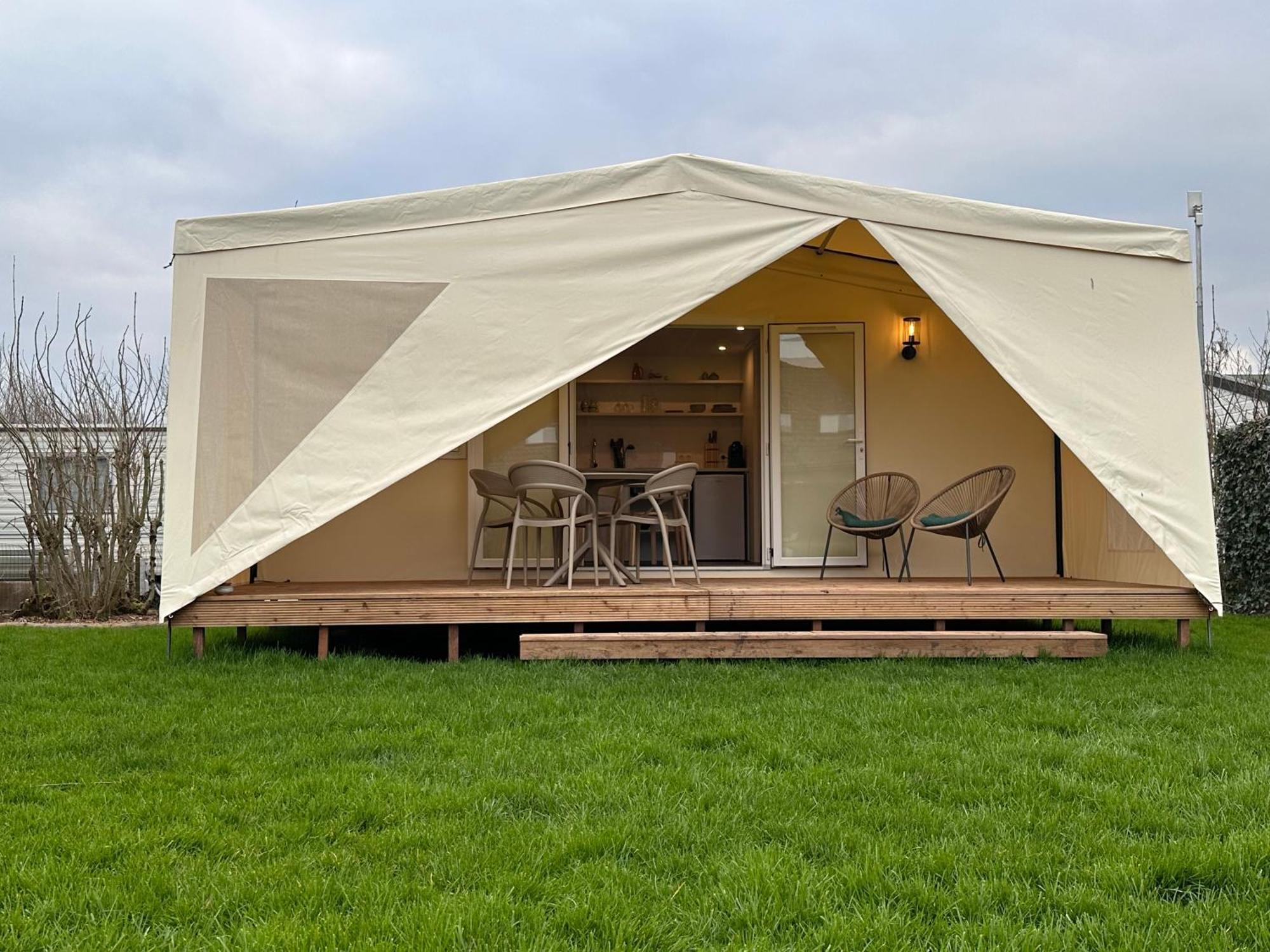 Glamping De Hof Van Eeden Warmond Bagian luar foto
