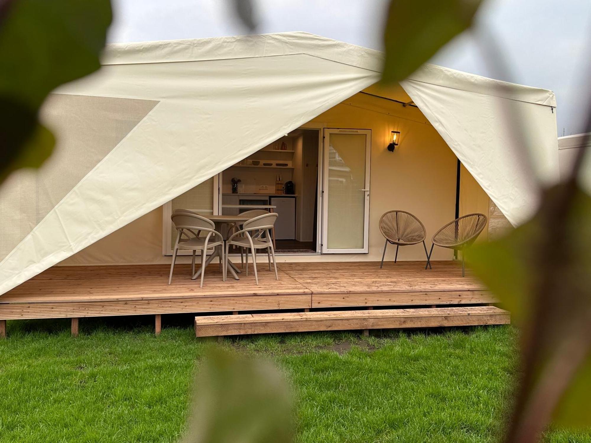 Glamping De Hof Van Eeden Warmond Bagian luar foto
