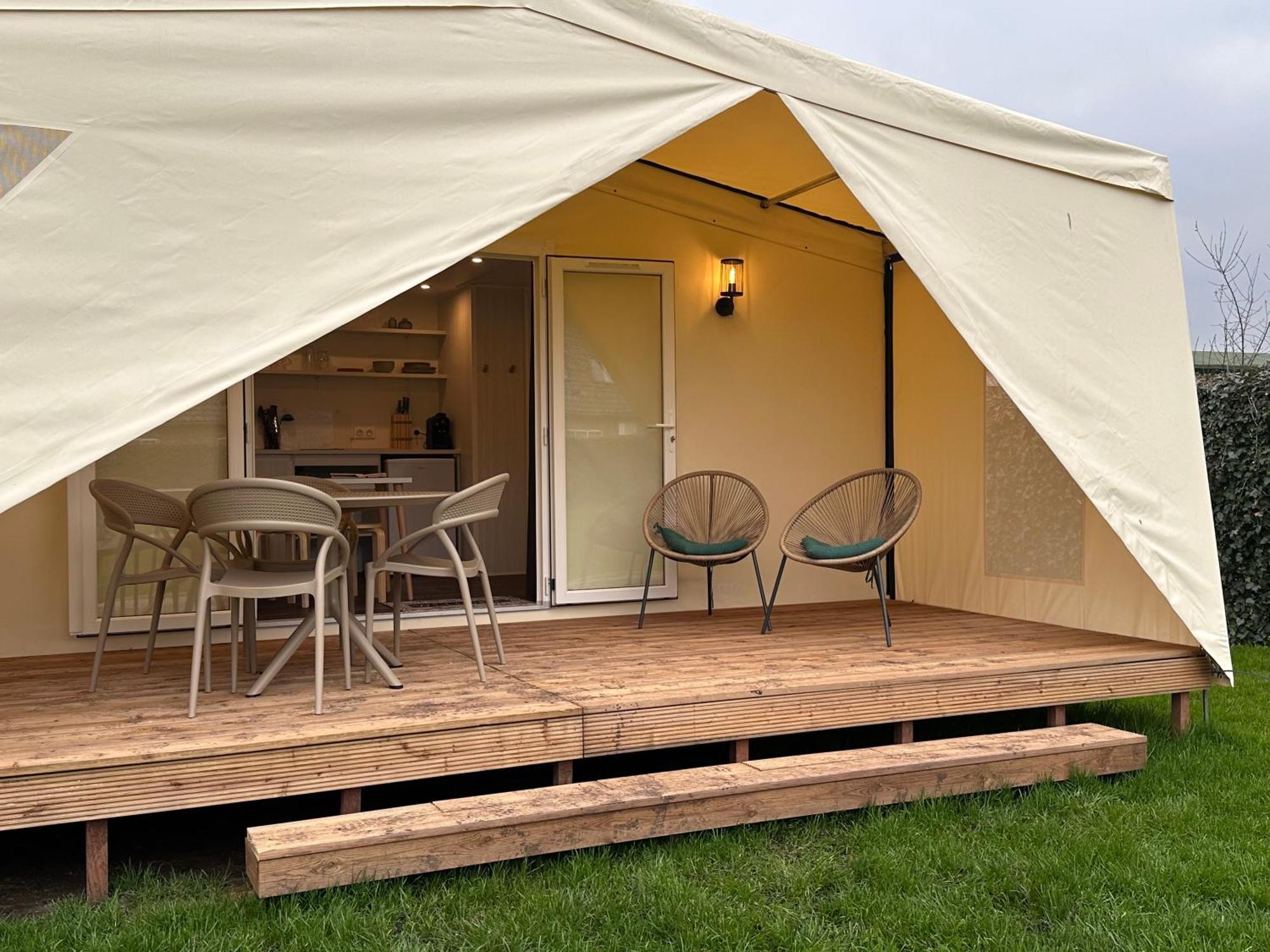 Glamping De Hof Van Eeden Warmond Bagian luar foto
