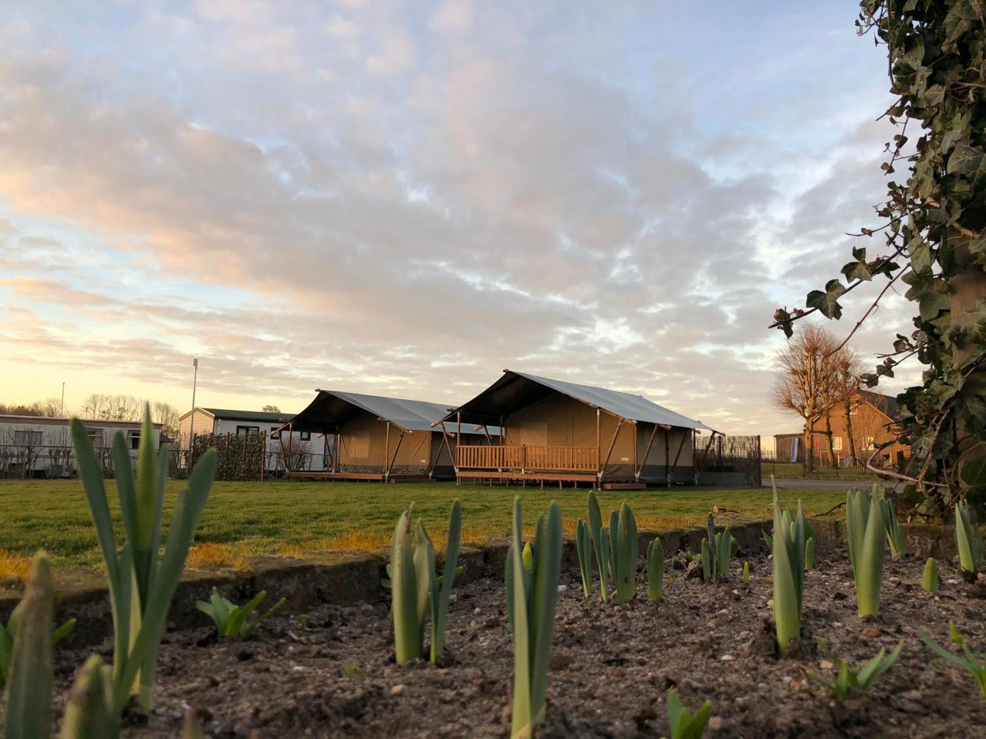 Glamping De Hof Van Eeden Warmond Bagian luar foto