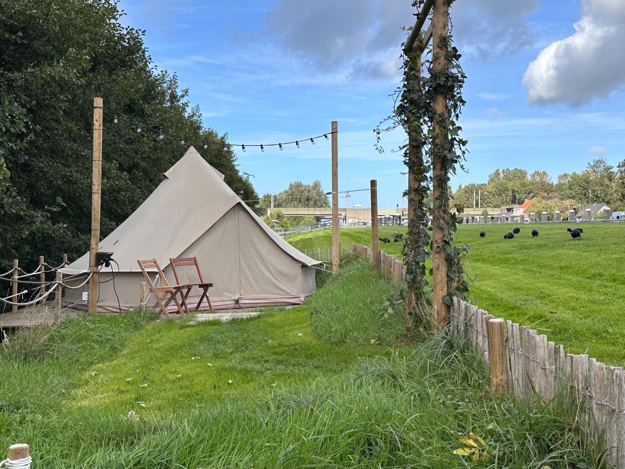 Glamping De Hof Van Eeden Warmond Bagian luar foto