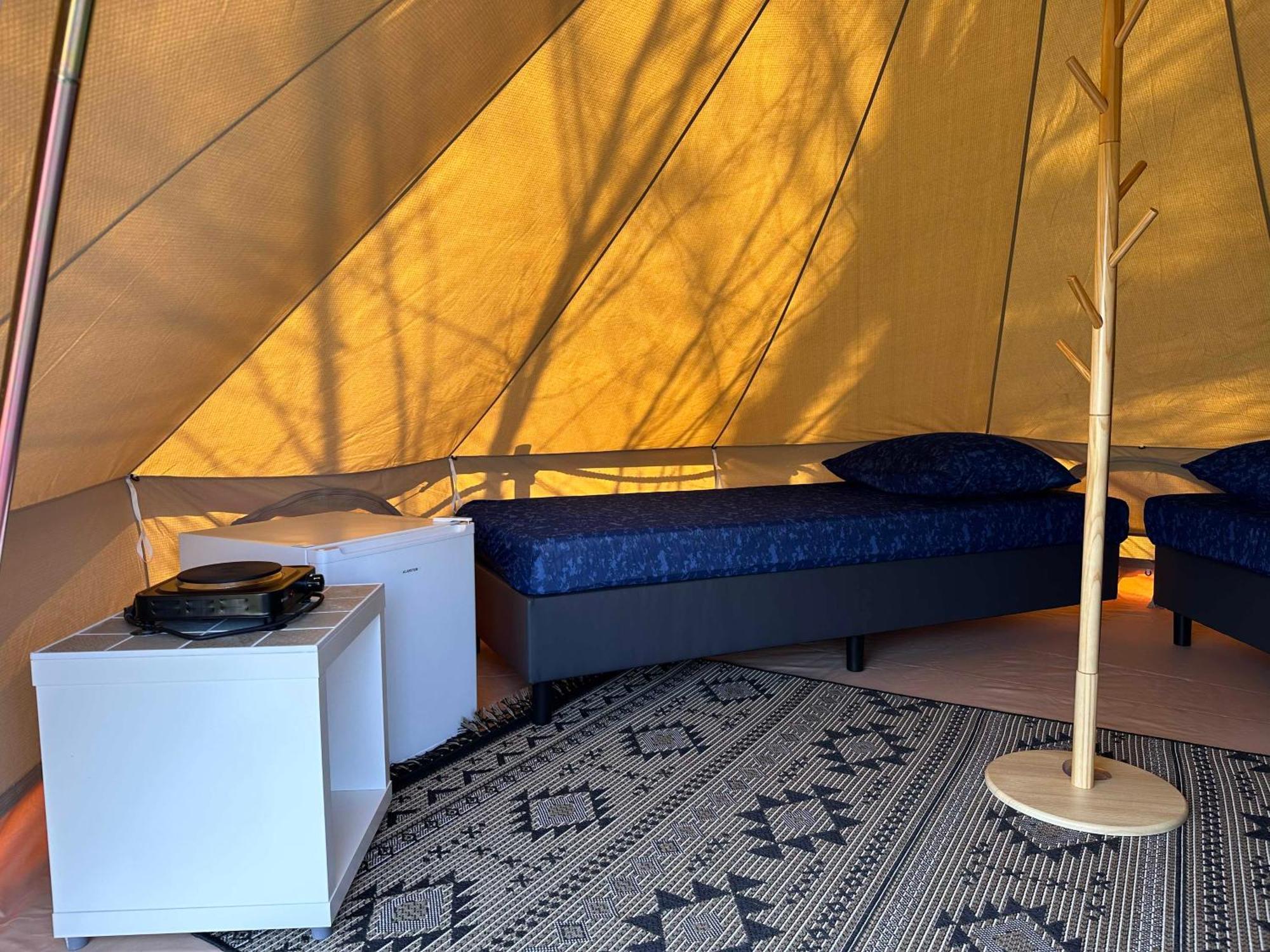 Glamping De Hof Van Eeden Warmond Bagian luar foto